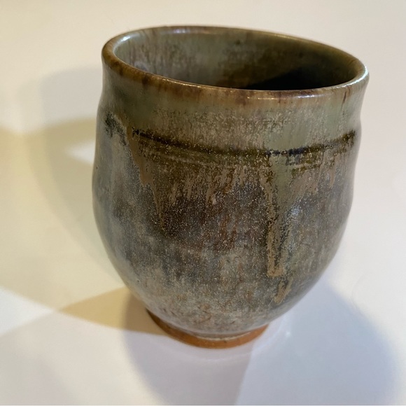 Handmade Mug by Kathy Peck, signed, GUC, Brown glaze, Capacity approx 10oz - Picture 2 of 6